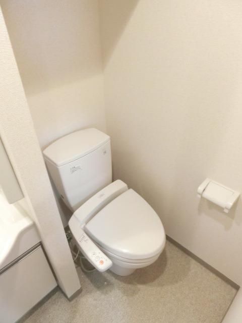 トイレ　温水洗浄便座