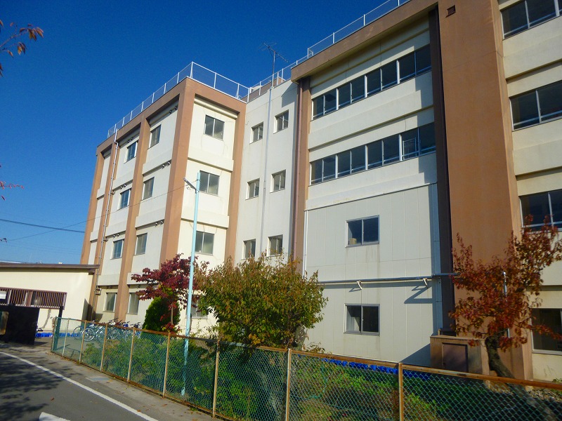 小学校　稲城第三小学校（小学校）まで388m