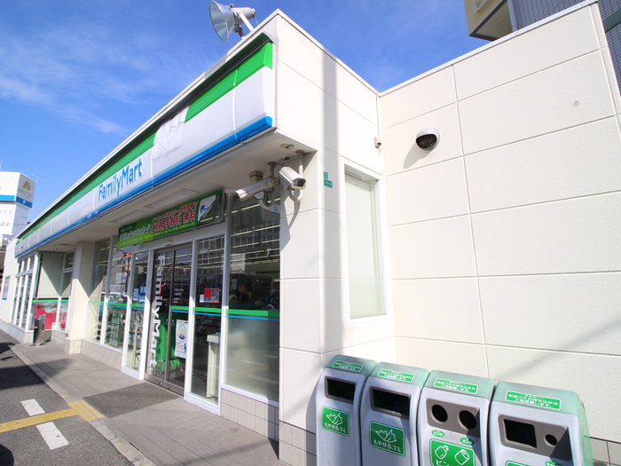 コンビニ　ファミリーマート（コンビニ）まで155m