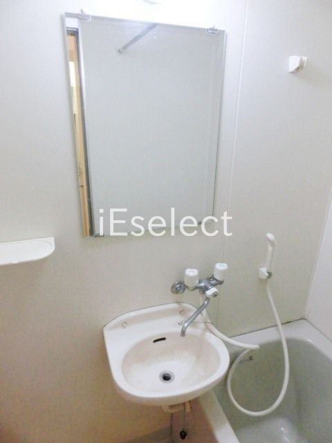 洗面設備　バスルームに洗面台があります。