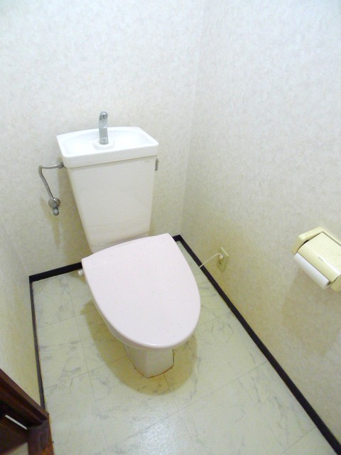 地下鉄東山線 今池駅 徒歩1分 7階建 築33年のトイレ写真
