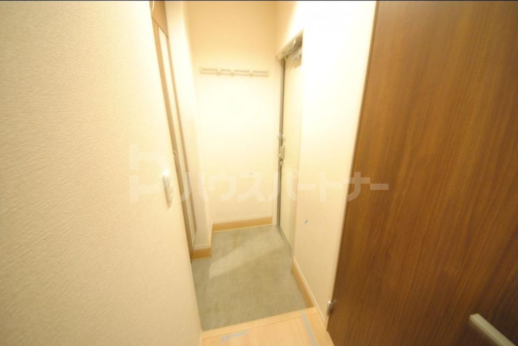 玄関　リフォーム中です。