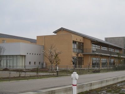 中学校　南部中学校（中学校）まで500m