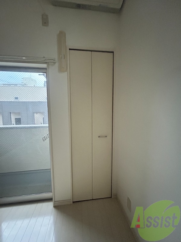 収納　収納はこちらのクローゼットをお使いください。