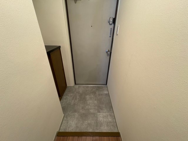 地下鉄東山線 覚王山駅 徒歩1分 11階建 築51年の玄関写真