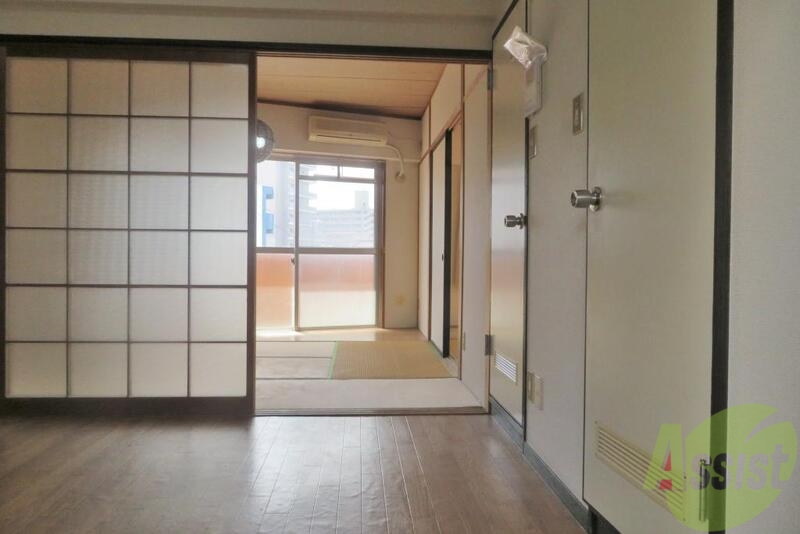 玄関　玄関も幅広く作られていて帰ってすぐ倒れこめますねー。