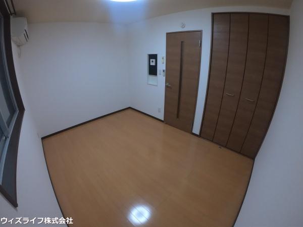 第15アベニューの居間写真