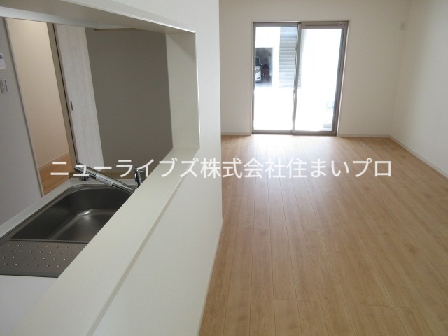 ＪＲ片町線 寝屋川公園駅 徒歩20分 2階建 築2年の居間写真