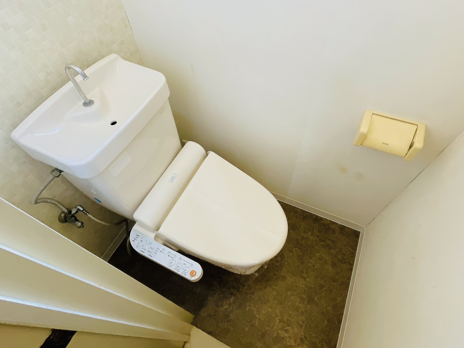 近鉄長野線 滝谷不動駅 徒歩17分 2階建 築46年のトイレ写真