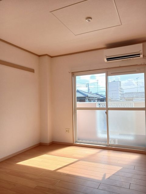 メゾン花梨IIの居間写真