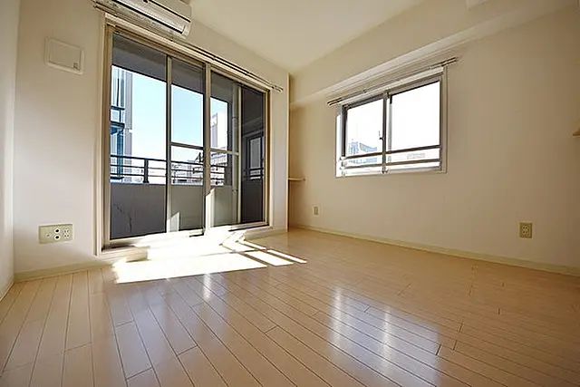レジディア三越前の居間写真