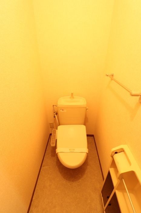 トイレ　★温水洗浄便座付きのトイレです★