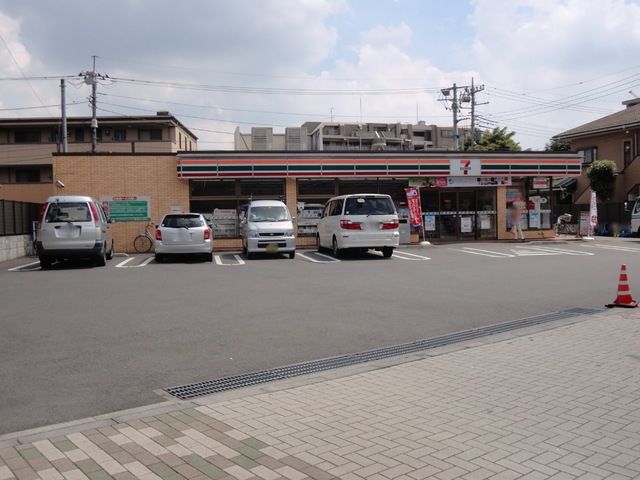 コンビニ　セブンイレブン（コンビニ）まで205m