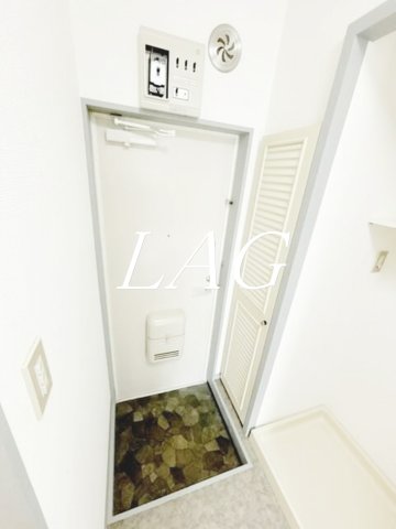 ＪＲ総武線快速 市川駅 徒歩5分 3階建 築36年の玄関写真