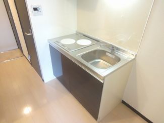 キッチン　キッチンには2口IHコンロがついています。