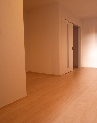 REGALESTセレニティ堀田の居間写真