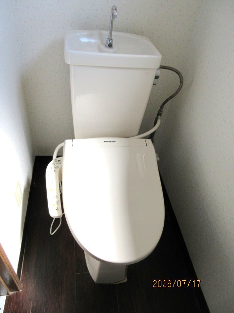 地下鉄南北線 麻生駅 徒歩12分 2階建 築34年のトイレ写真
