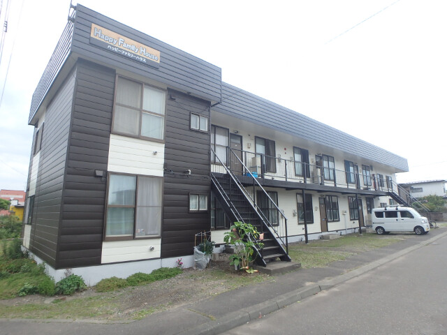 【苫小牧市青雲町のアパートの建物外観】