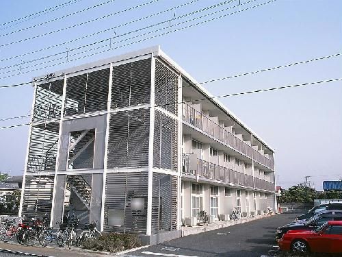 平塚市西八幡のマンションの建物外観