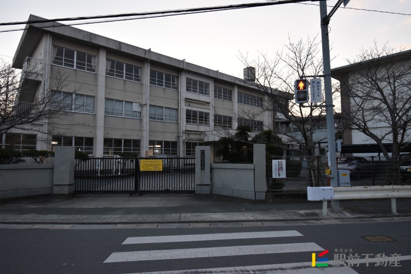 【レオパレススリーアーチIIの小学校】