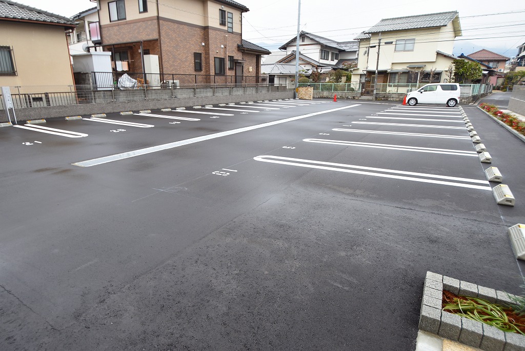 【廿日市市串戸のアパートの駐車場】