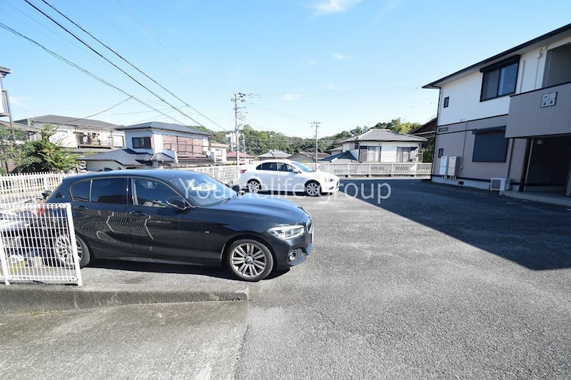 【ロイヤルコートの駐車場】