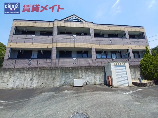 度会郡度会町葛原のアパートの建物外観