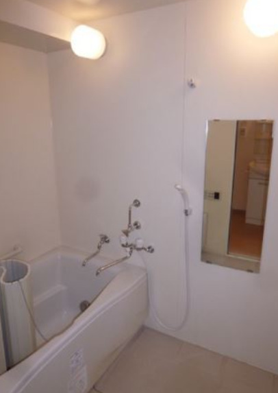 バス・シャワールーム　落ち着いた空間のお風呂です