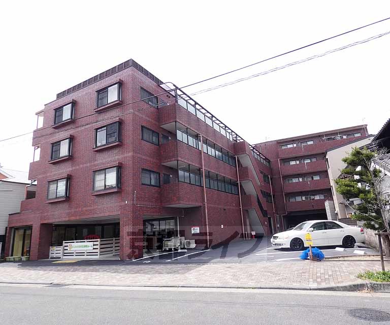 京都市伏見区深草フチ町のマンションの建物外観