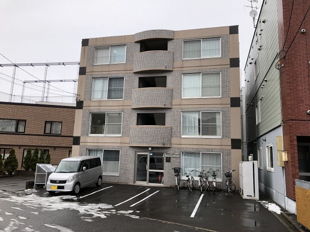 ＭＩＹＡＮＯＭＯＲＩ　ＦＬＡＴＳの建物外観