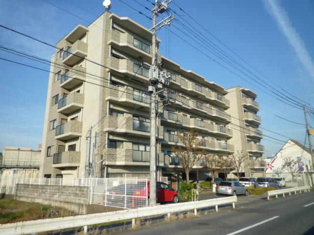 大津市石山寺のマンションの建物外観