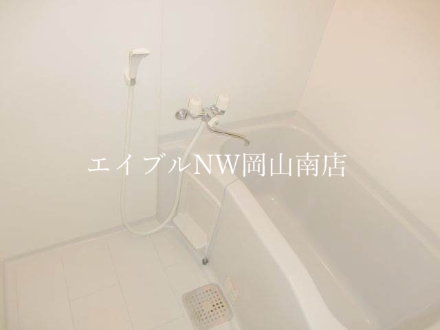 バス・シャワールーム　同物件別部屋の写真です