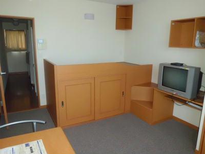 その他　丈夫なベッドが備え付け。