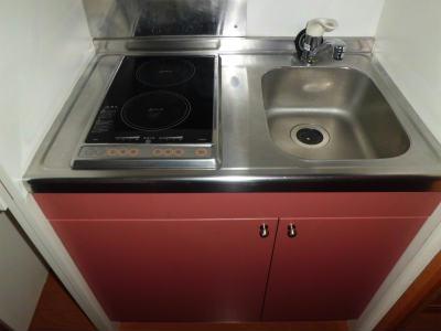 キッチン　２口電気コンロ付のミニキッチン。