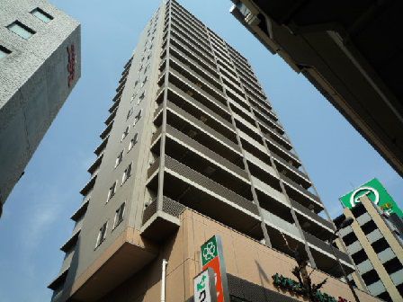 【渋谷区幡ヶ谷のマンションの建物外観】