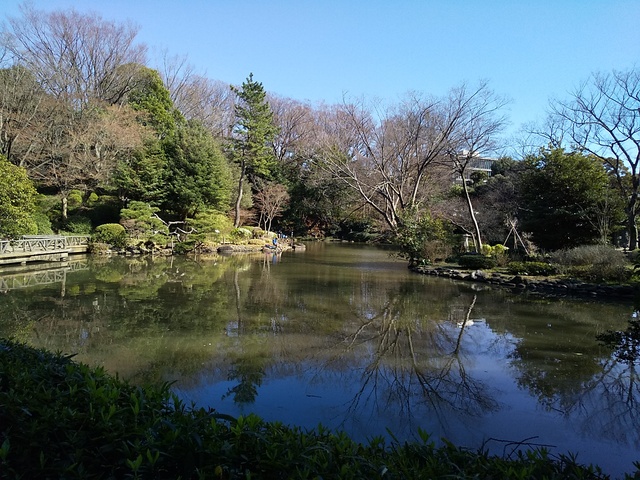 【港区西麻布のマンションの公園】