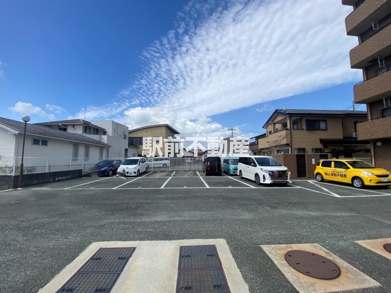 【三潴郡大木町大字八町牟田のマンションの駐車場】