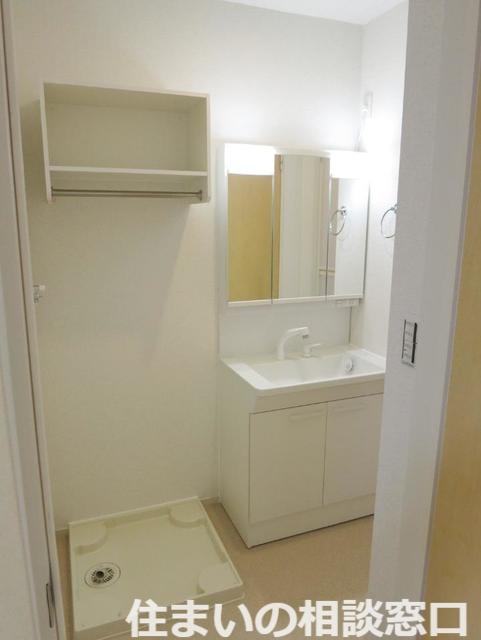 【西尾市平坂町のアパートの洗面設備】