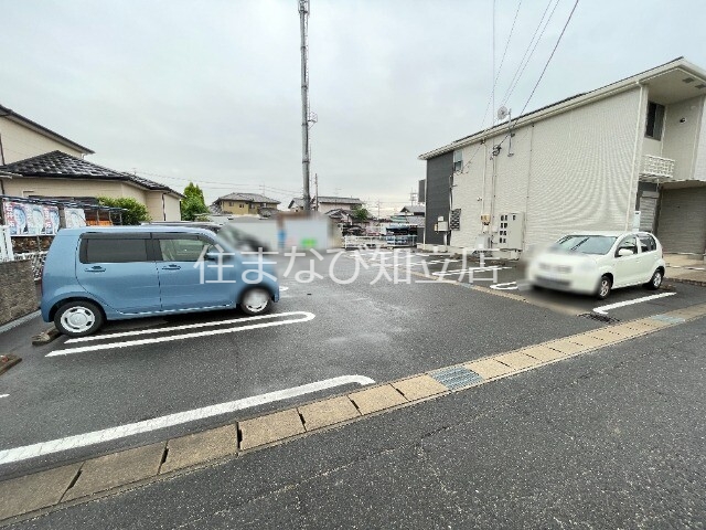 【ベッラ　カーサの駐車場】