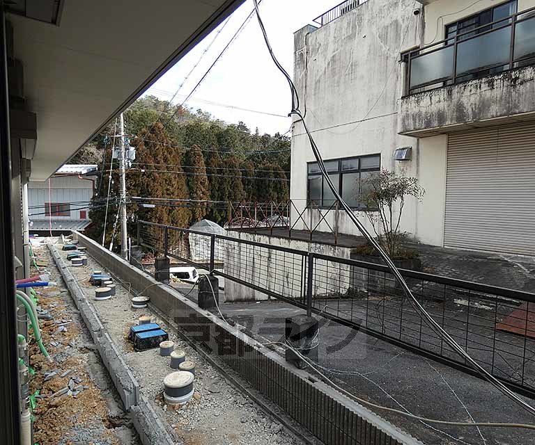 【京都市北区大北山原谷乾町のアパートのバルコニー】