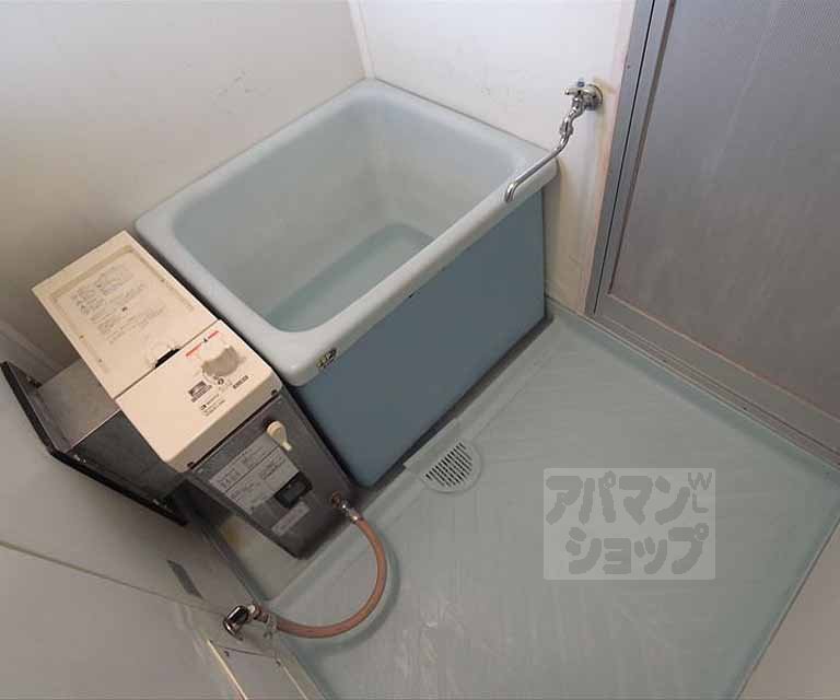 バス・シャワールーム　追い焚き機能及びシャワー付きのバスルームです