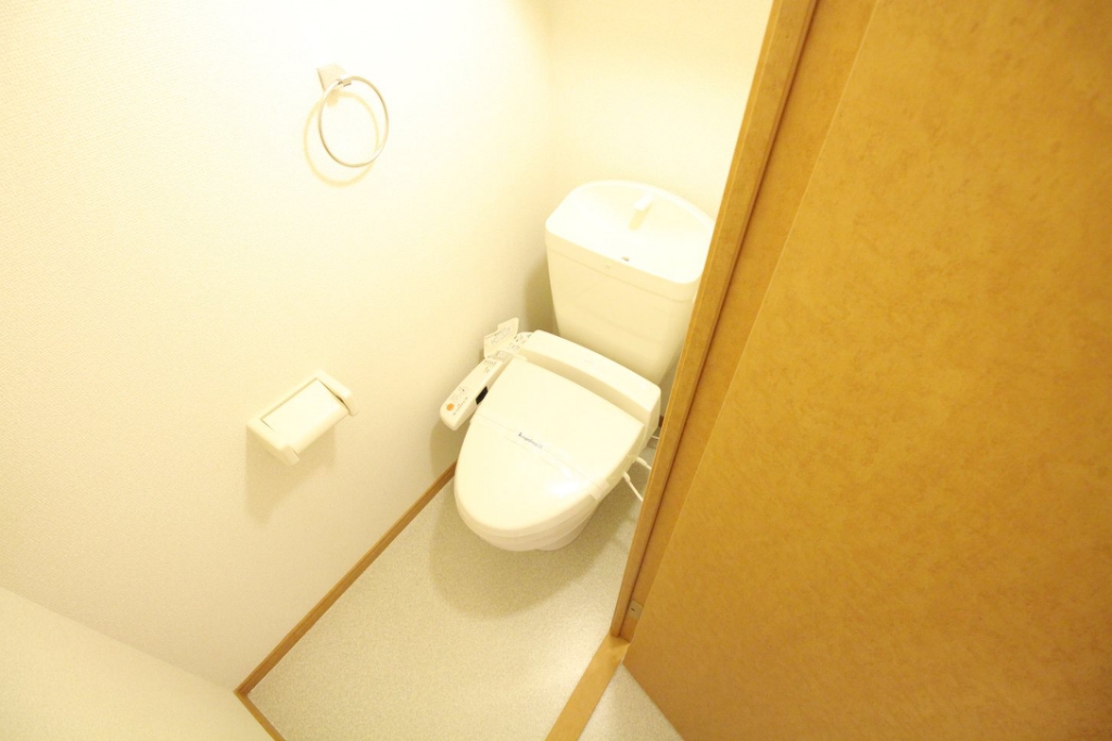 その他　温水洗浄便座を標準装備！