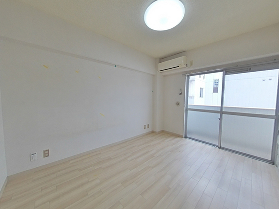 居室・リビング　※別部屋の写真です