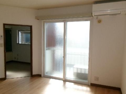 居室・リビング　室内