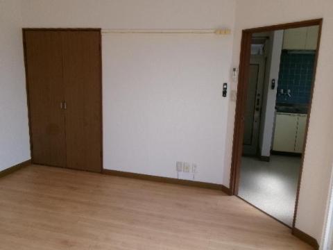 居室・リビング　室内