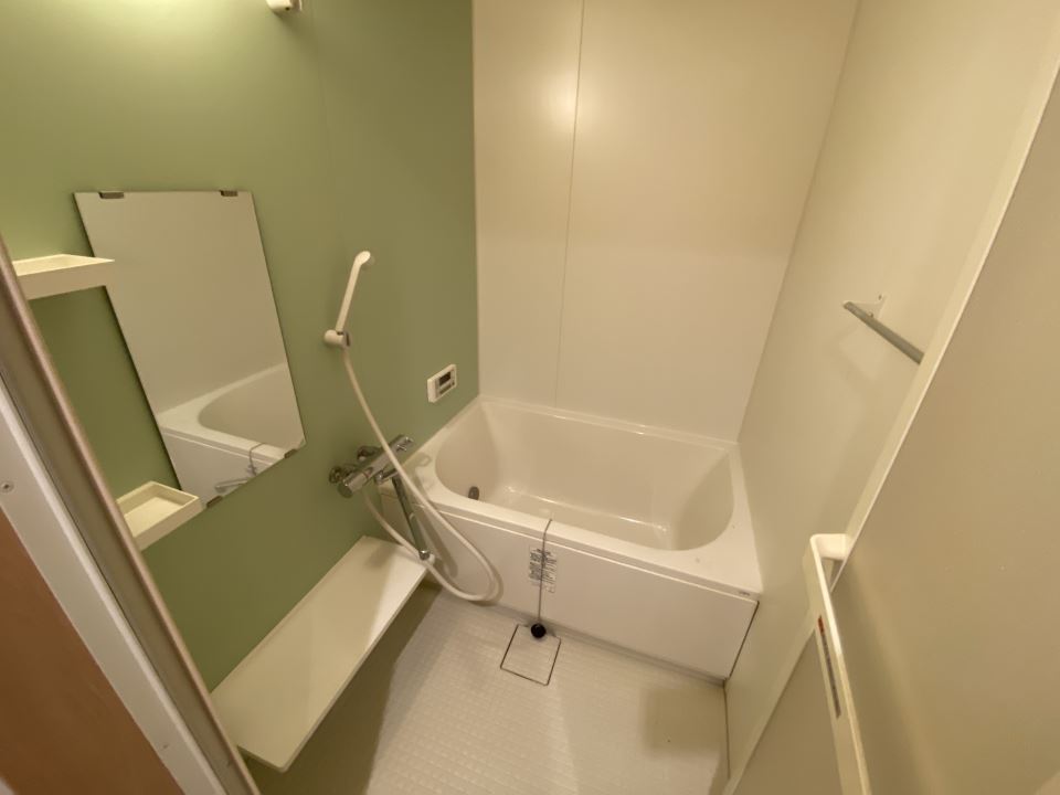 バス・シャワールーム　２口コンロ付のコンパクトキッチンです