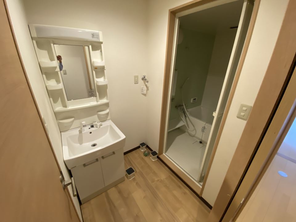 洗面設備　浴槽も広めです