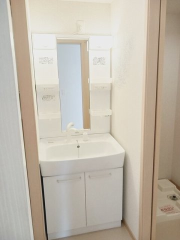 洗面設備　脱衣スペースもあります