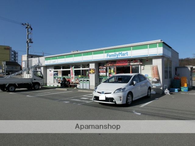 コンビニ　ファミリーマート（コンビニ）まで278m