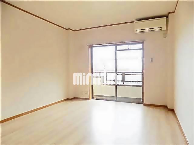 居室・リビング　広々８帖の洋室